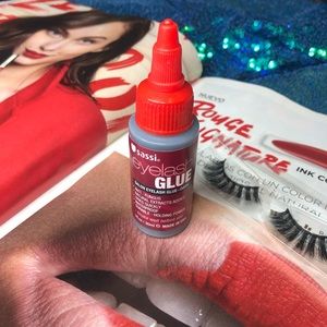 Sassi eyelash glue